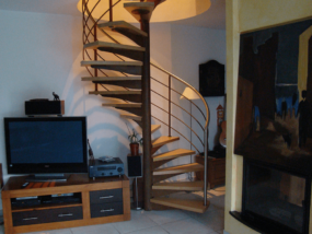 Illustration Escalier hélicoïdale intérieur marche bois