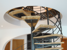 Illustration Escalier hélicoïdale intérieur marche bois